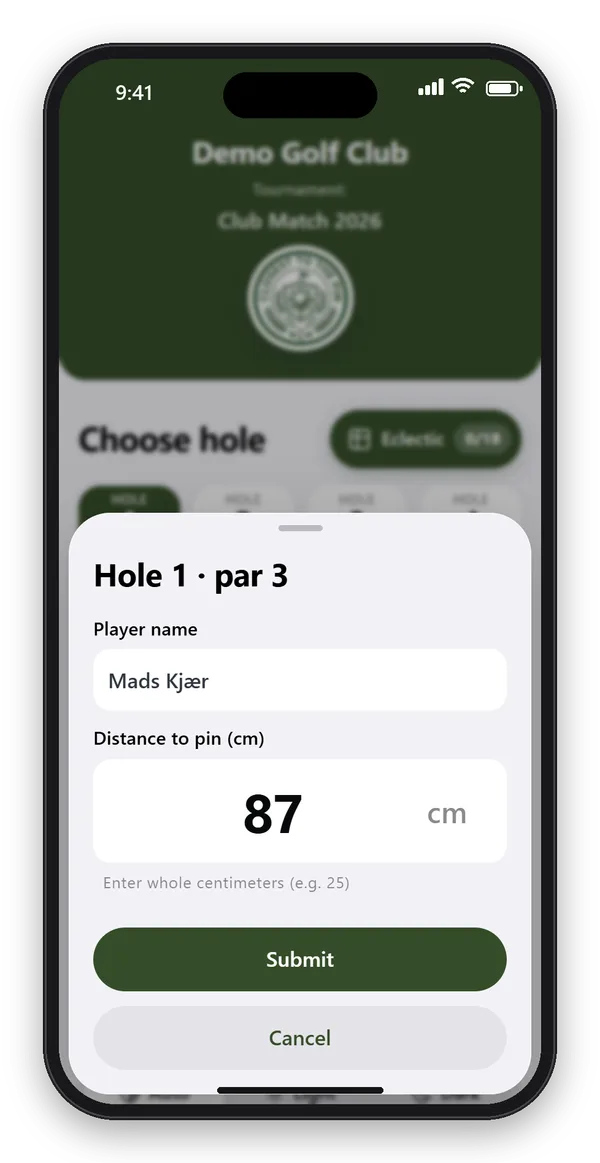 CTTP Golf 앱 거리 입력 화면: 1번 홀 파3에서 플레이어 이름 Mads Kjær와 핀까지 거리 87cm를 입력하고 Submit 버튼을 누르는 패널